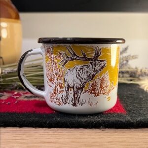 Vintage Style Alpinecho Enamel Mug with Elk Design - White and Yellow